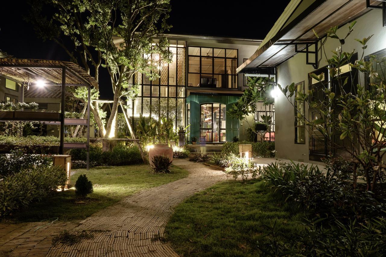 Amphawa Caza Platuu Bed & Breakfast Exterior photo